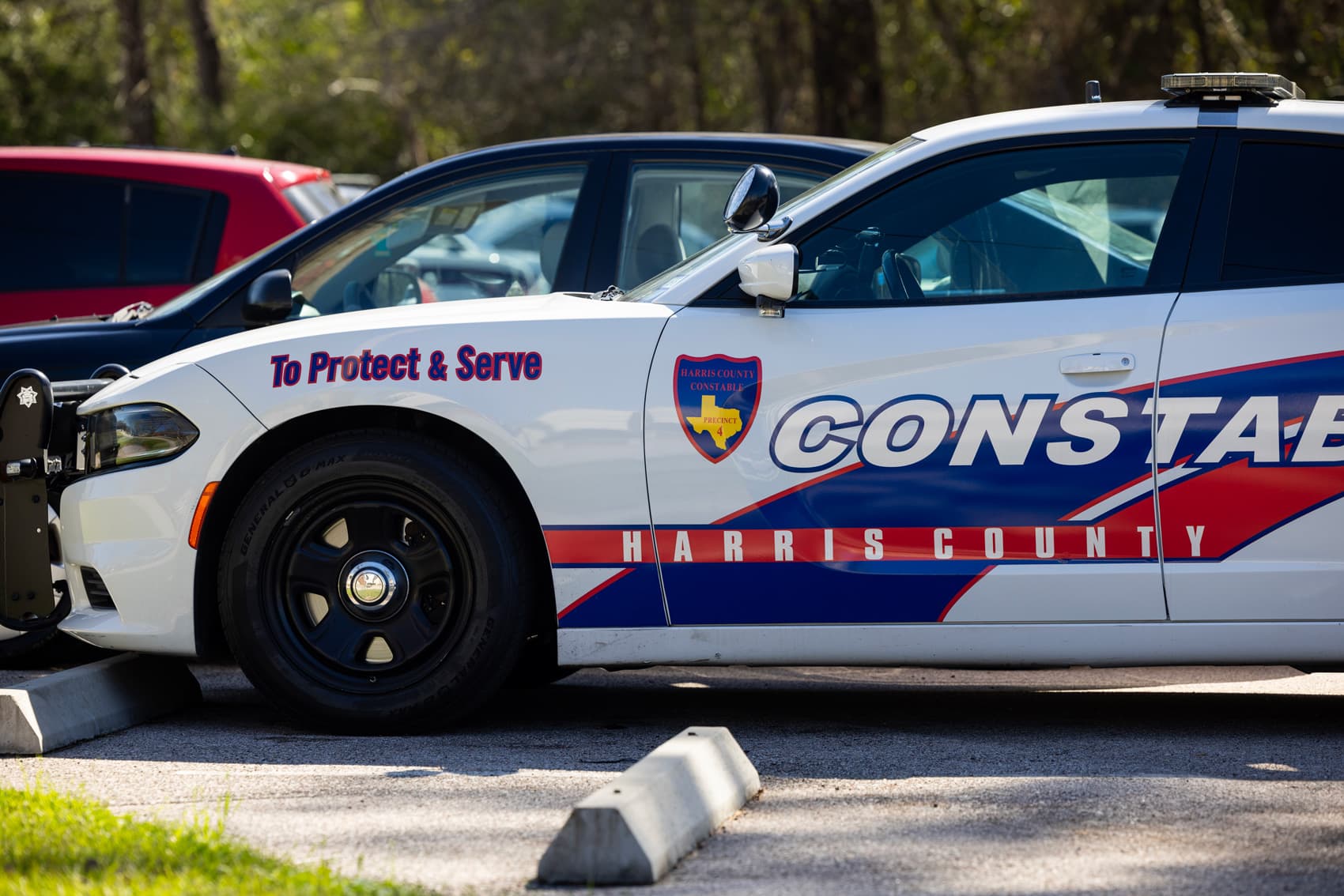Precinct 4 deputies arrest suspect in smoke shop robbery on Sam Houston Parkway