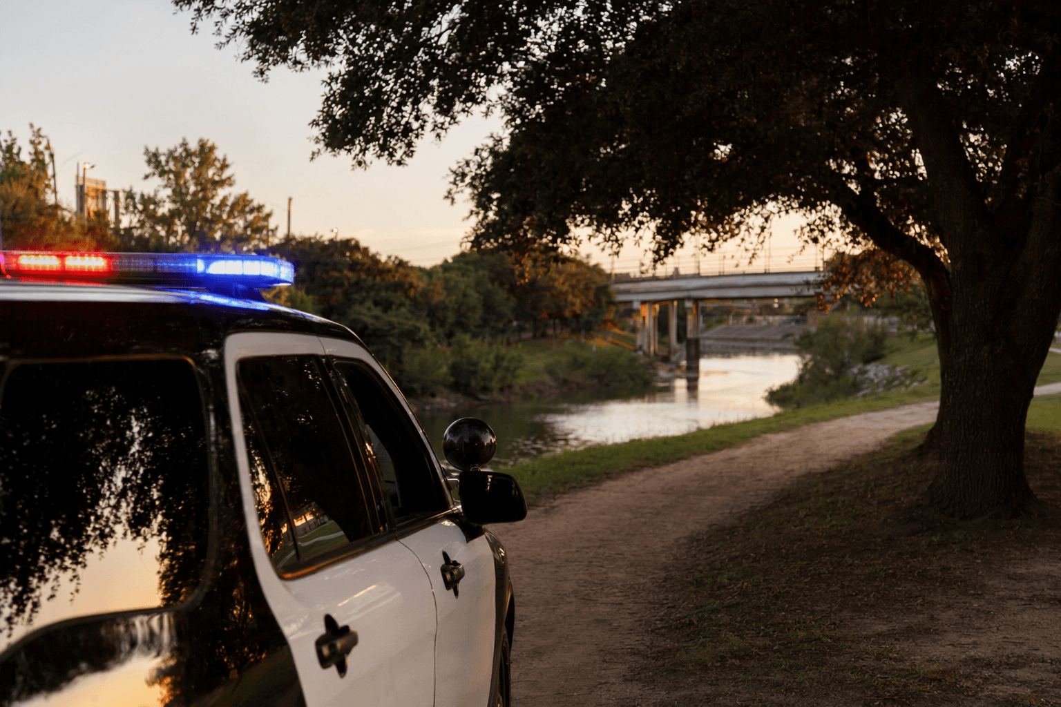 Woman’s body found near Brays Bayou, Houston police investigate