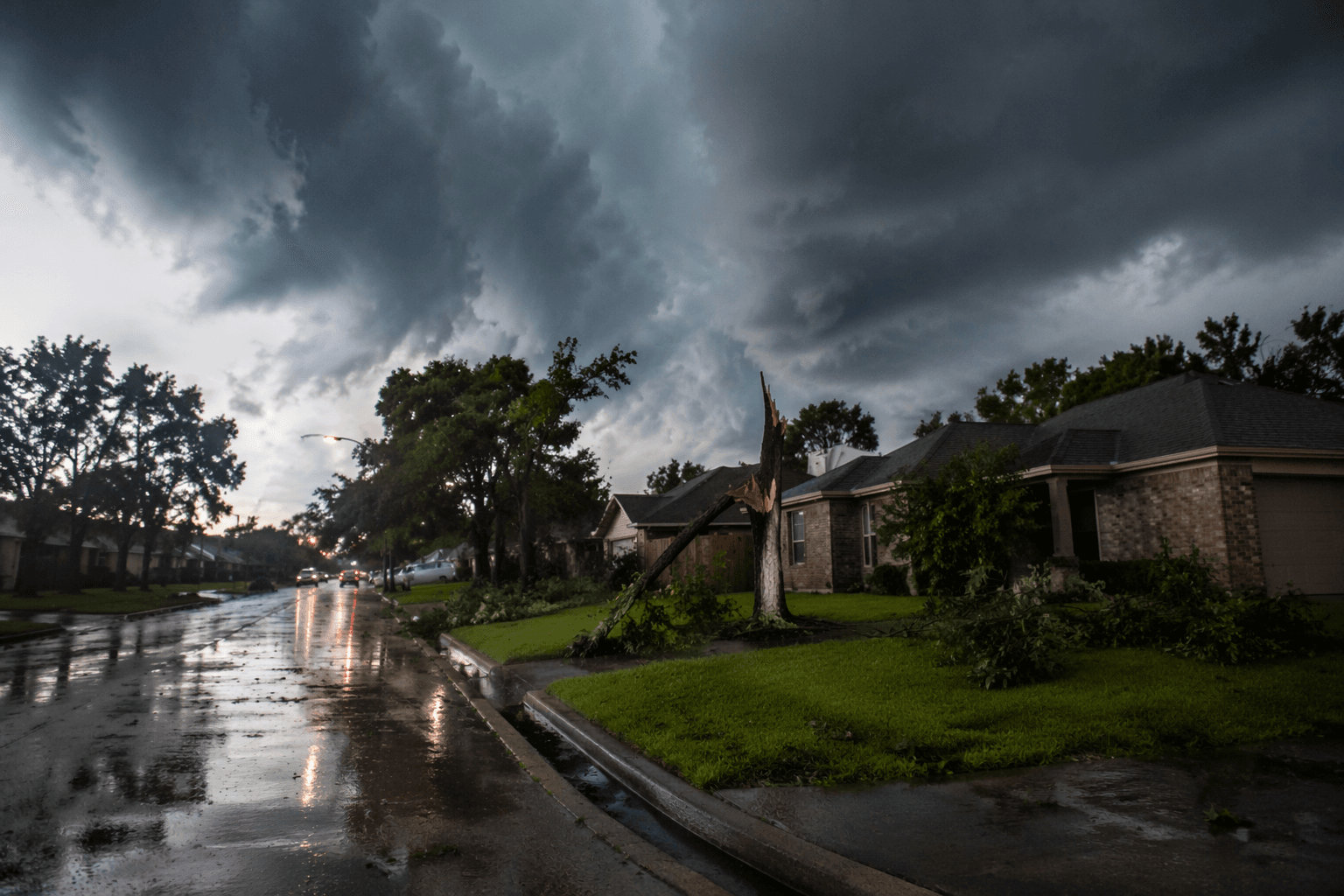 Severe thunderstorm warning issued for northwestern Harris County, 60 mph winds, hail