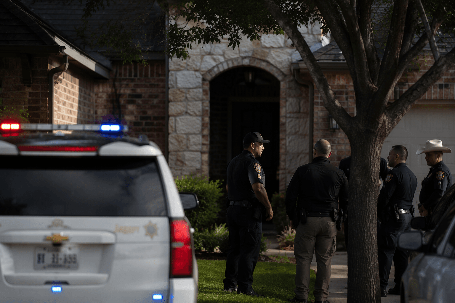 Harris County detectives probe apparent murder-suicide in Tomball home