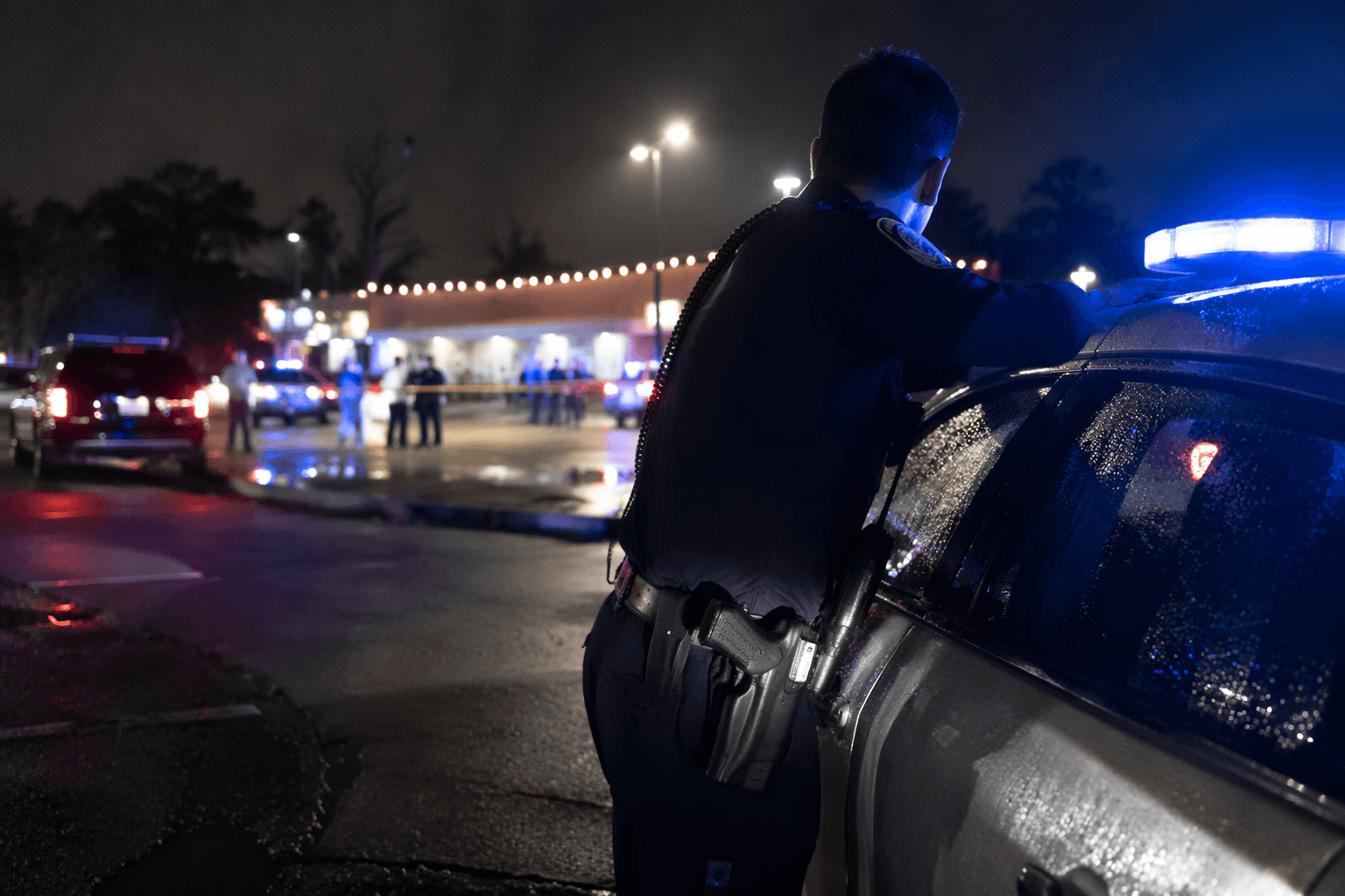Police search for suspect after deadly Heights bar shooting