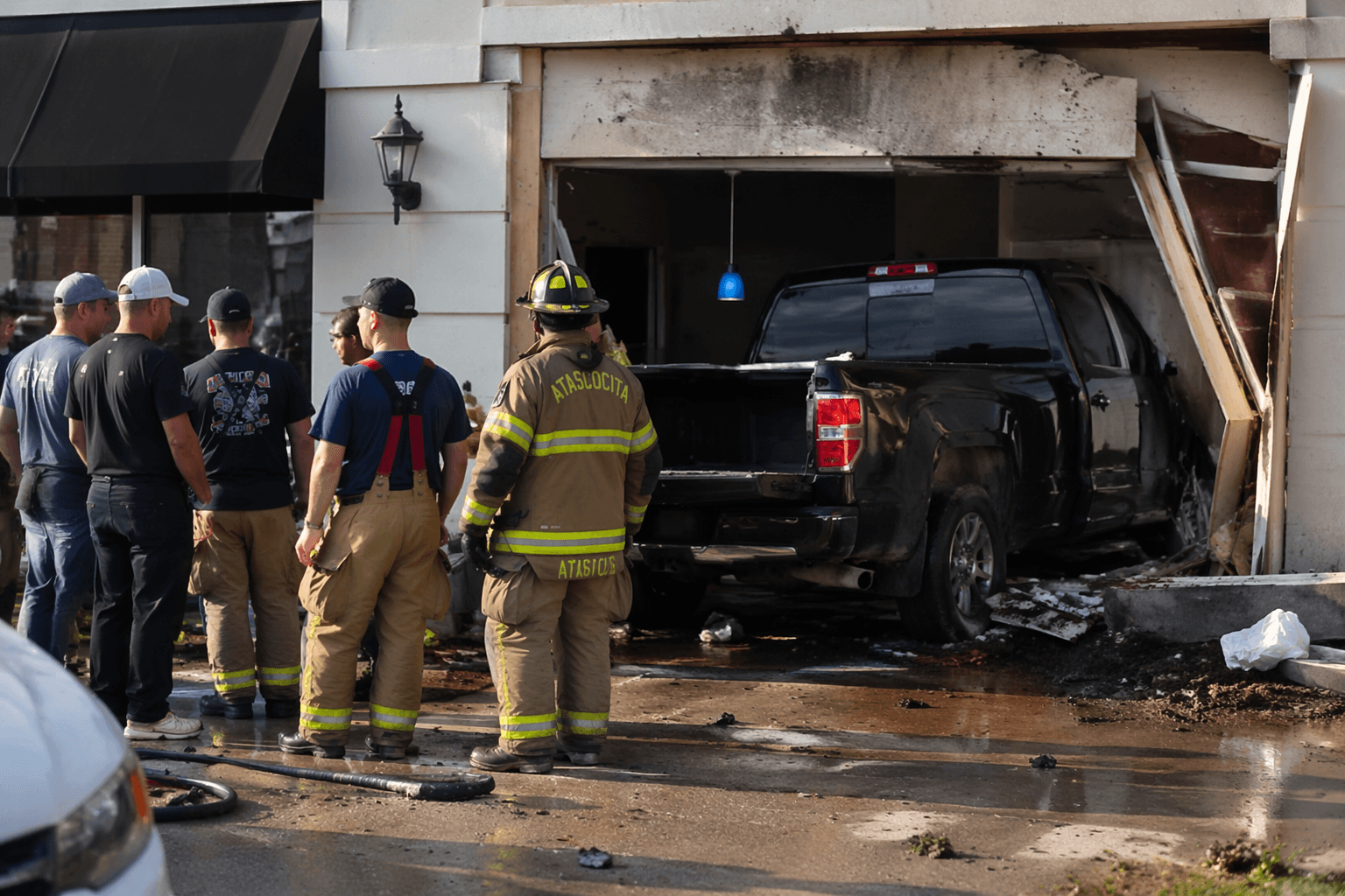 Vehicle crashes into Atascocita bakery, killing employee, injuring customer