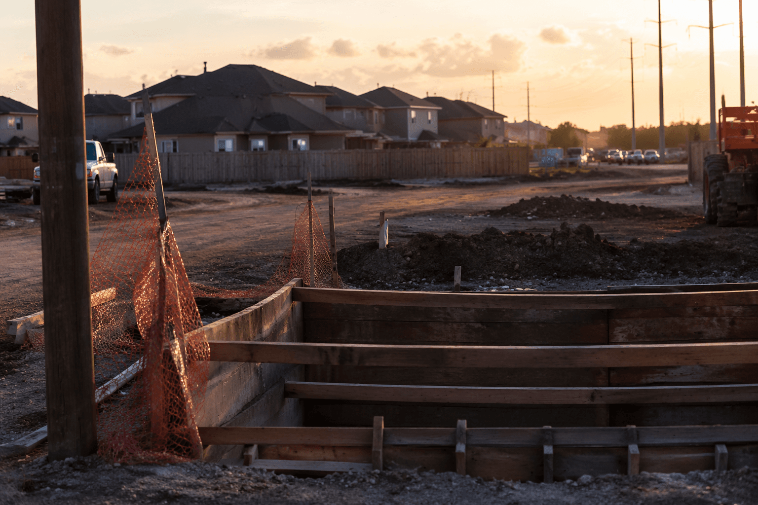 Homicide detectives investigate fatal fall at northeast Harris County construction site