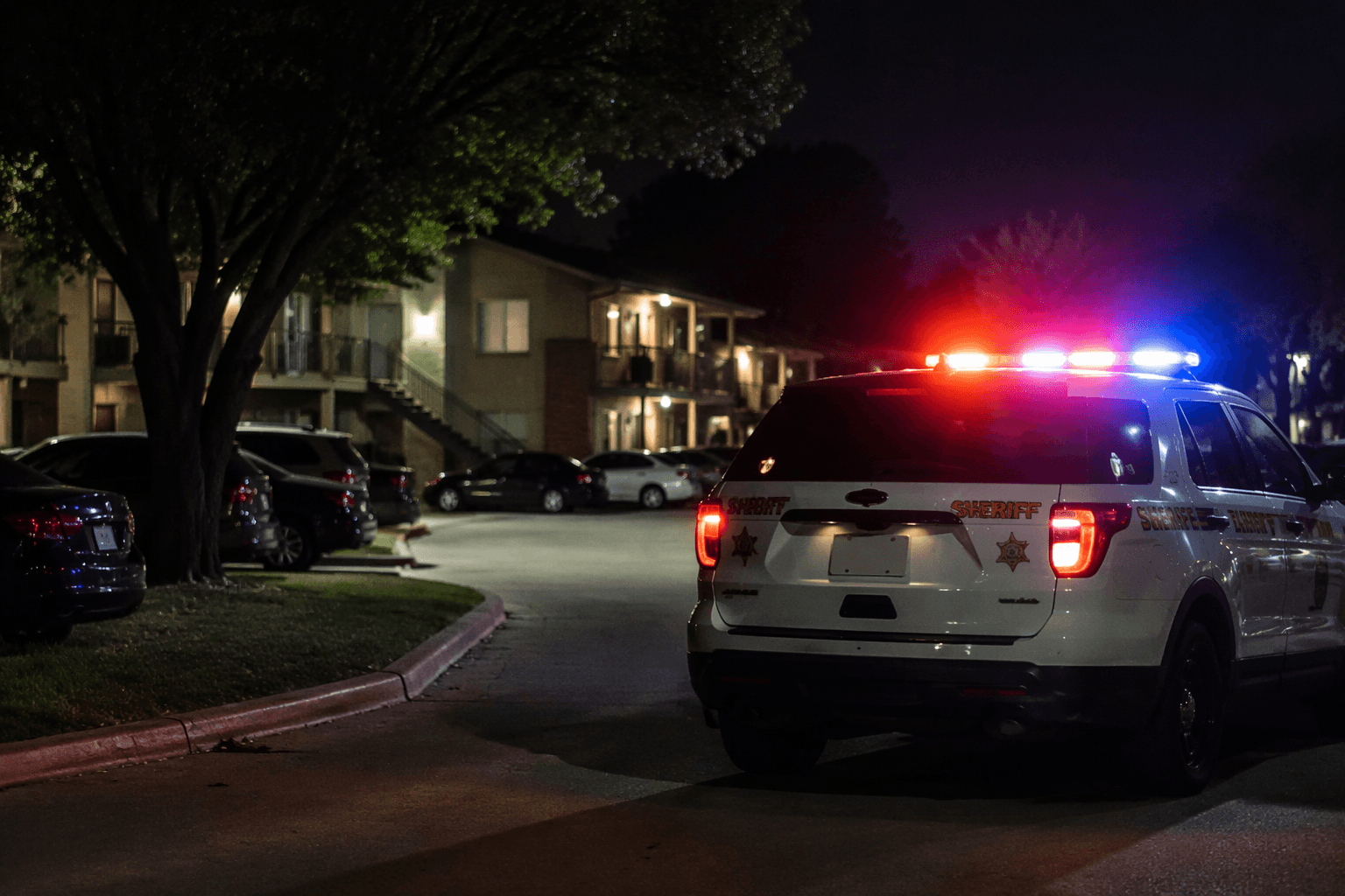 Deputies search for suspect after fatal north Harris County apartment shooting