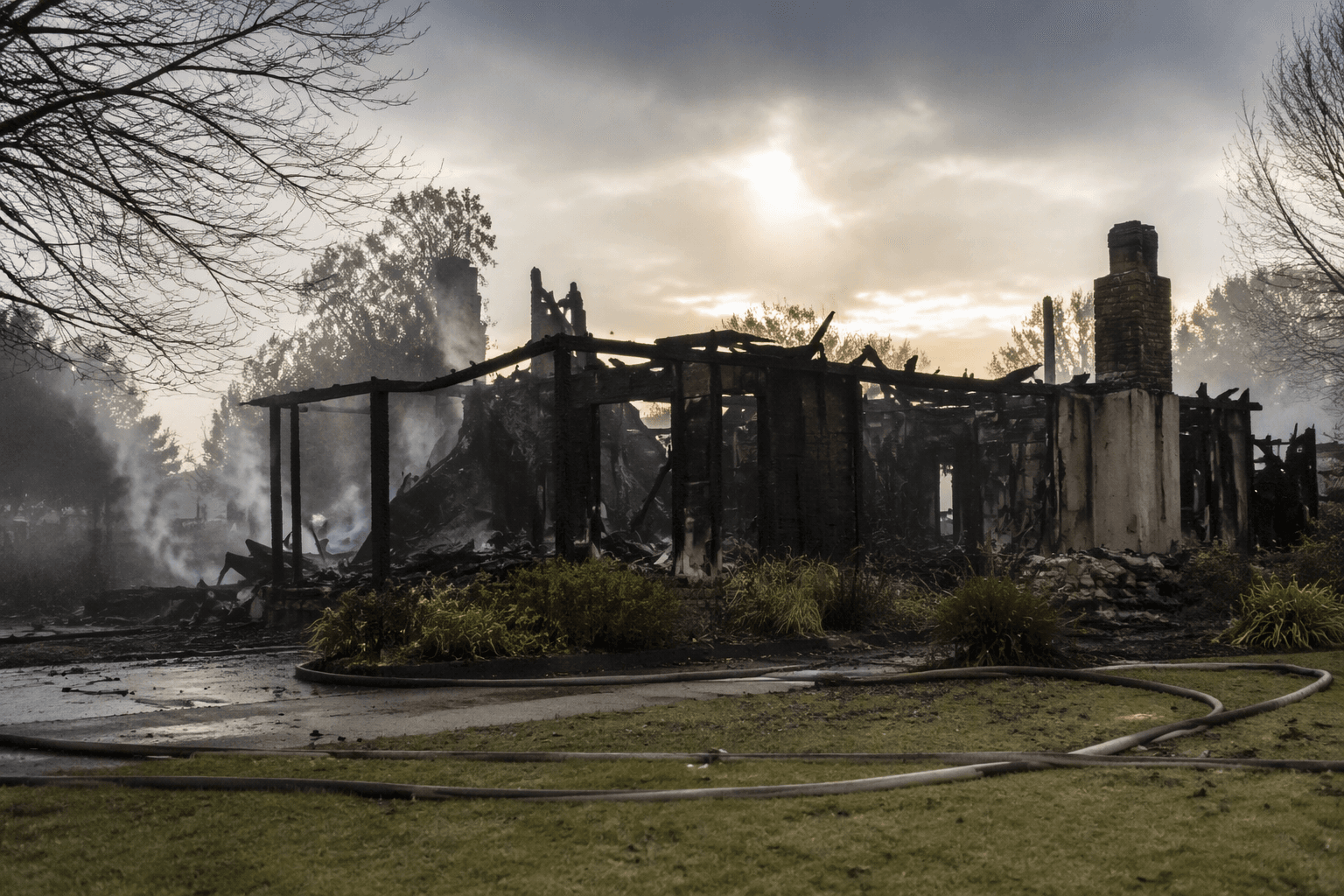 Pasadena house fire leaves one dead, investigators investigate cause