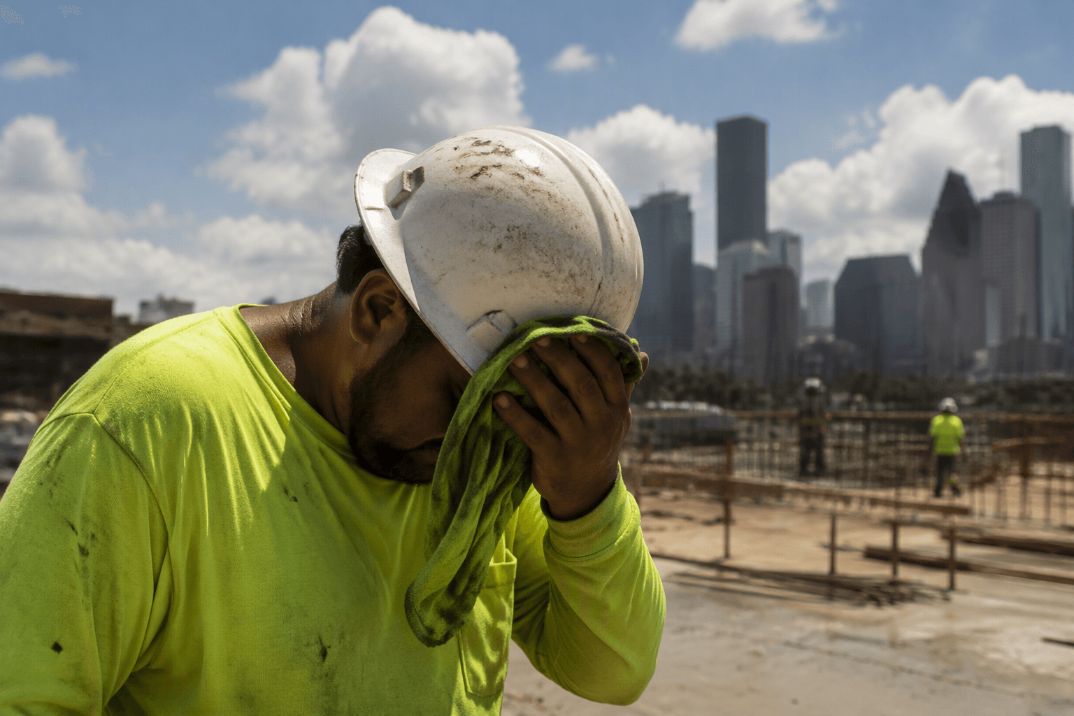 Houston heat wave pushes outdoor workers to the limit