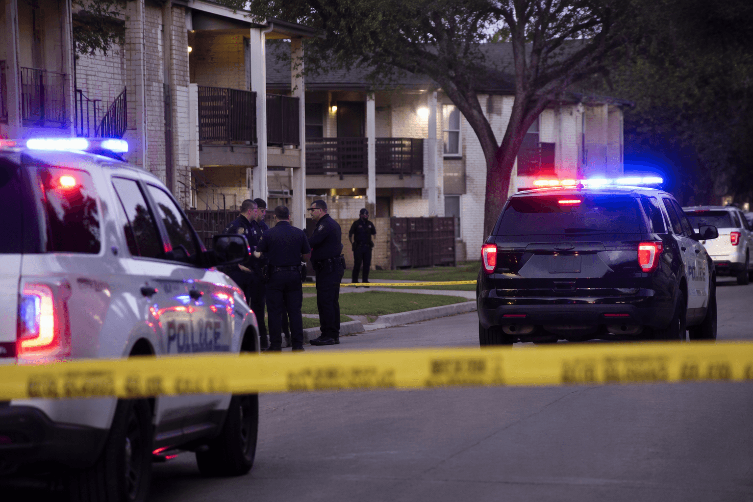 Man fatally shot at north Harris County apartment complex on Ella Blvd.