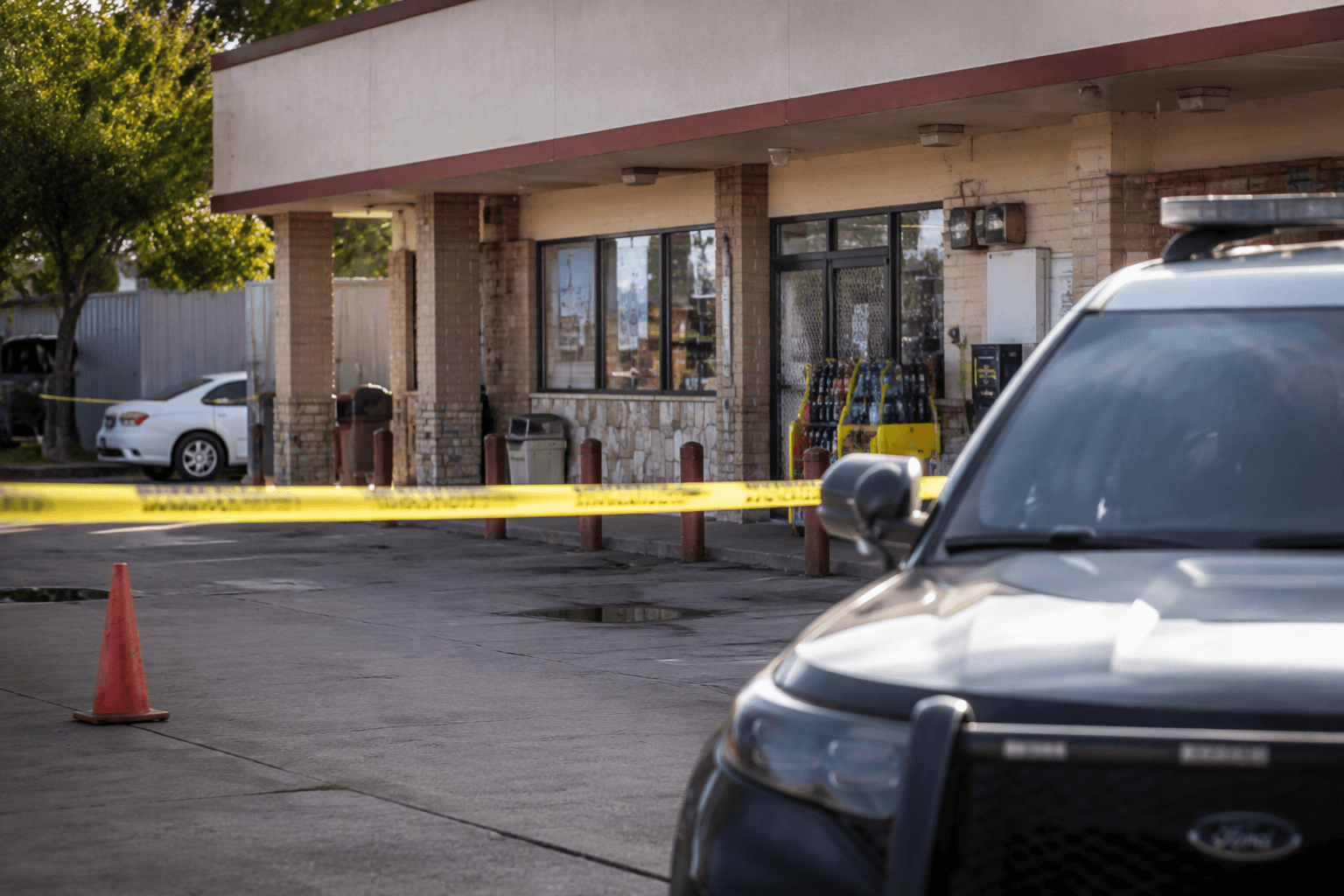 Man killed, another critically injured in northeast Houston shooting