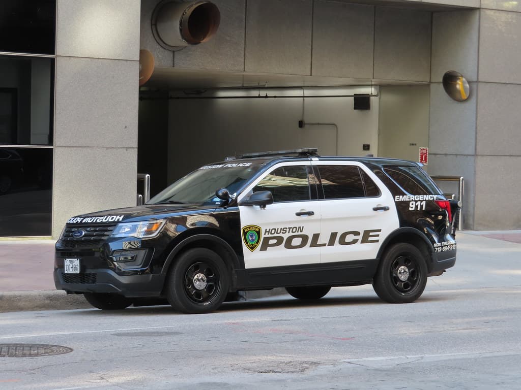 Houston police investigate man found dead in Clear Lake home