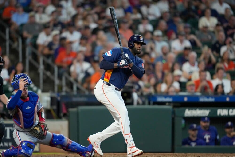 Astros sweep Rangers, extend winning streak and widen AL West lead
