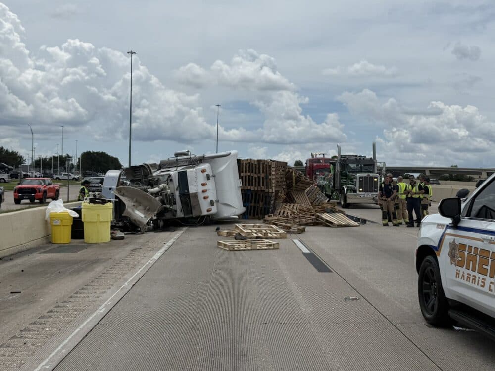 Overturned 18-wheeler closes westbound US 290 in Cypress, five hospitalized
