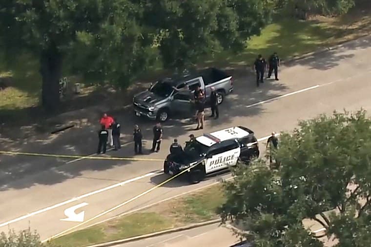 18-year-old woman shot while sitting in parked vehicle outside southeast Houston home