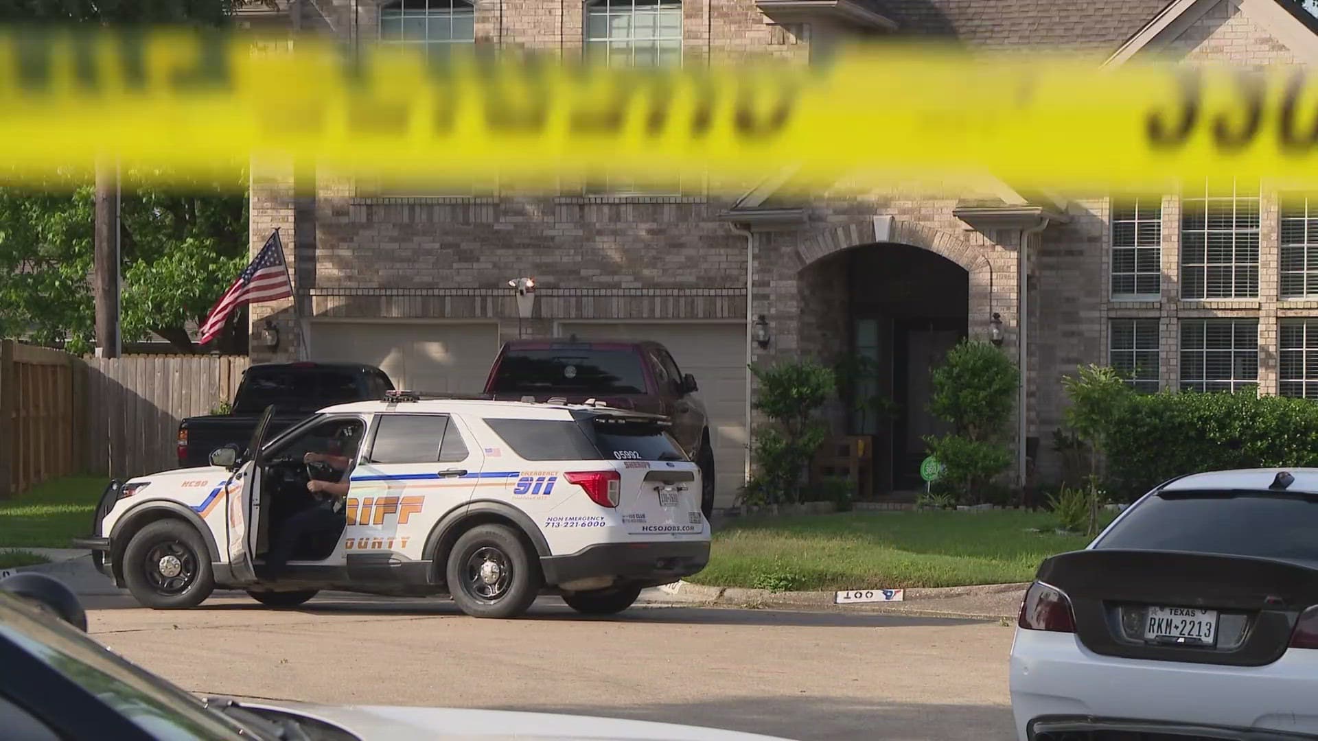 Harris County deputies investigate deadly shooting near Cloverleaf in vehicle