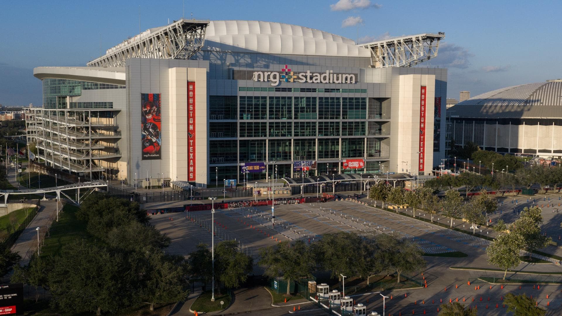 FBI investigates online threat to Houston Stadium, says no credibility