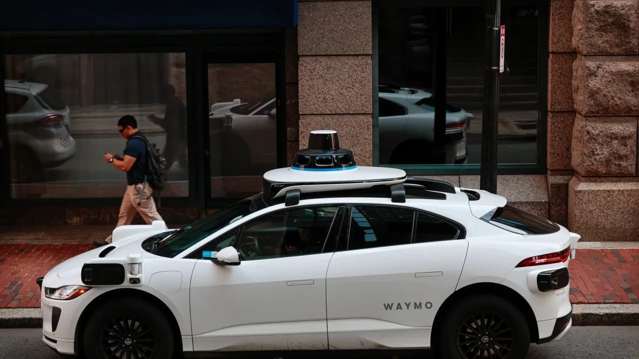 Video Shows Waymo Driving Wrong Way on Houston Street